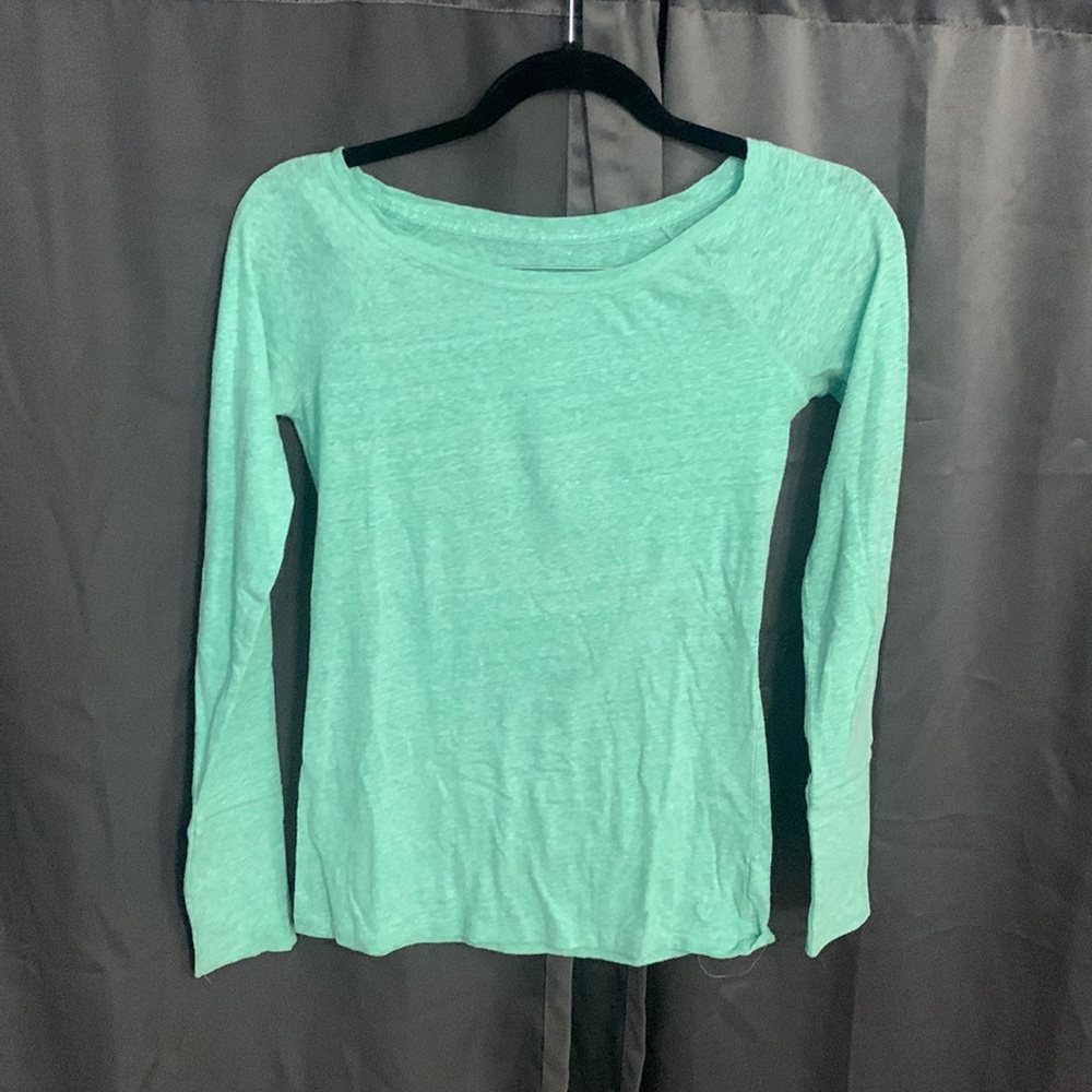 Green long sleeve t.